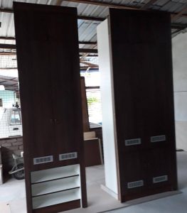 Show rack full height ceiling..